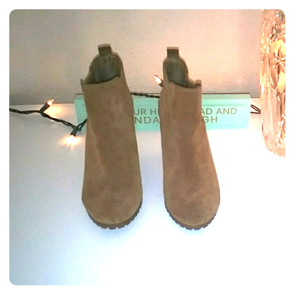Giani Bini suede booties